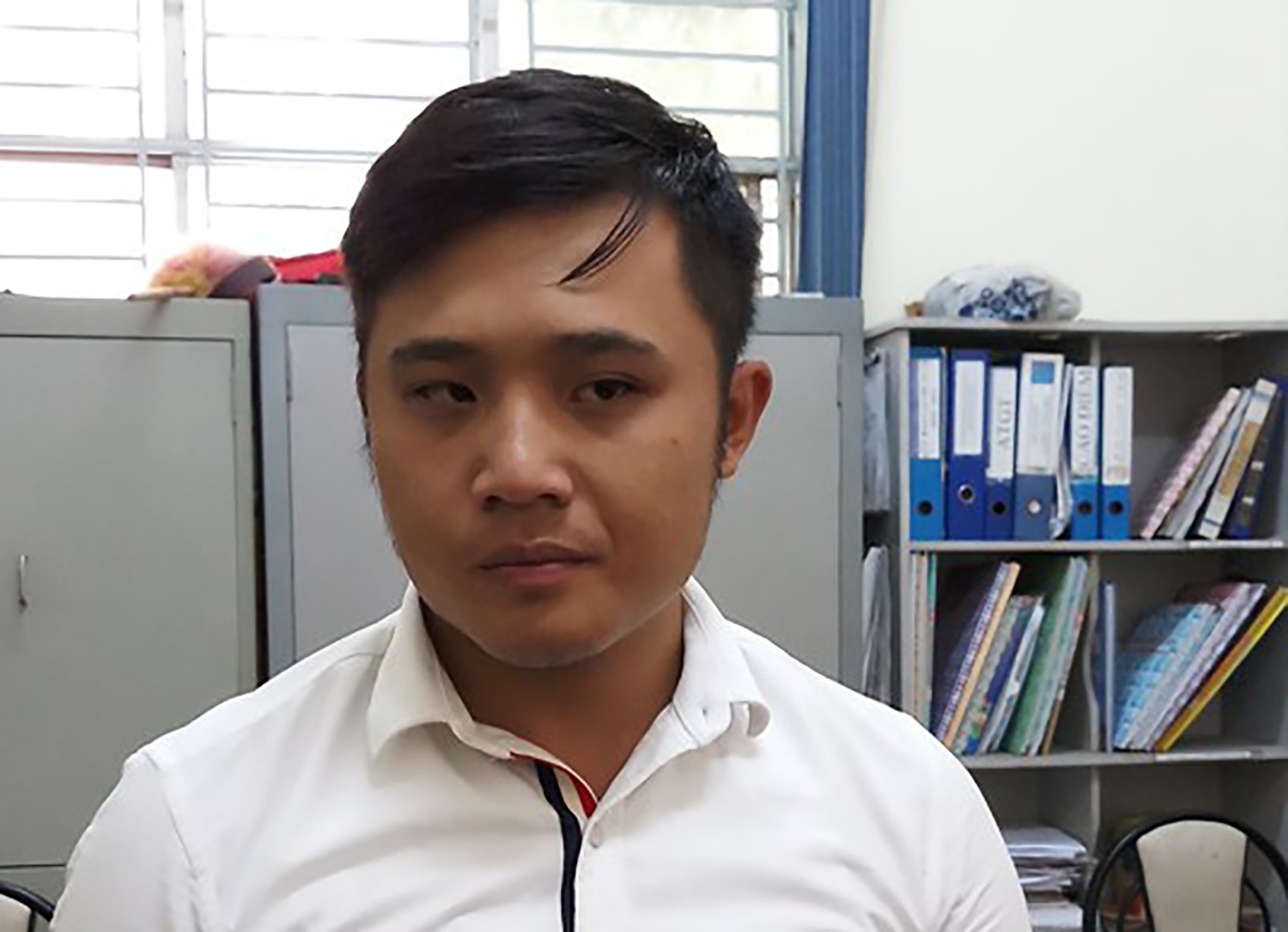 Bị đâm chết vì vuốt má nhân viên quán cà phê