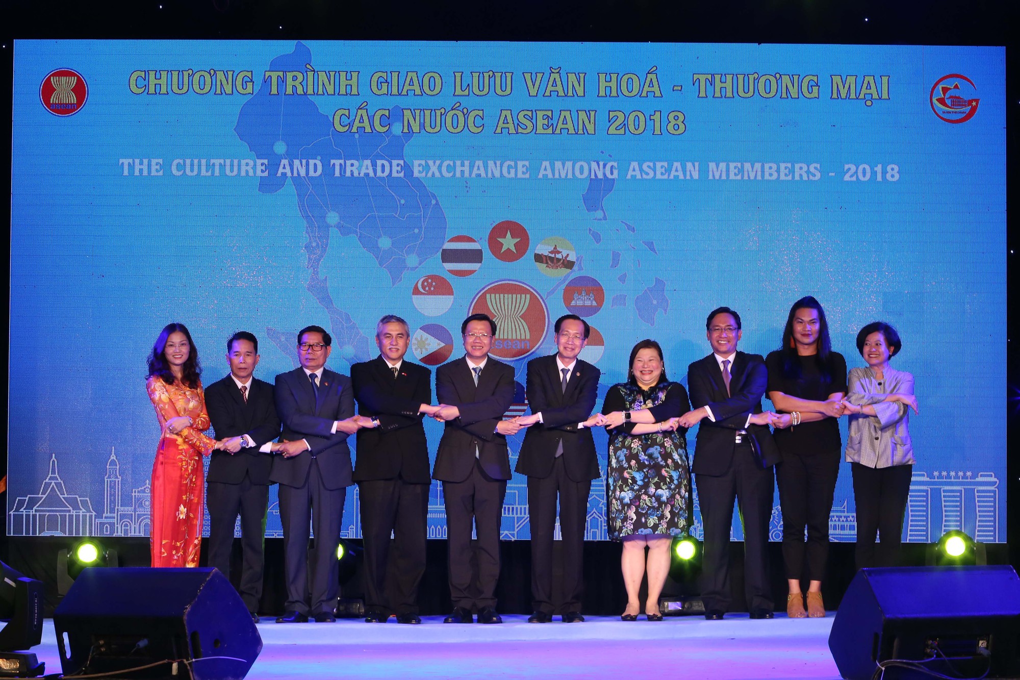 Khai mạc chương tr&igrave;nh giao lưu văn ho&aacute; - thương mại c&aacute;c nước ASEAN 2018 - Ảnh 2.