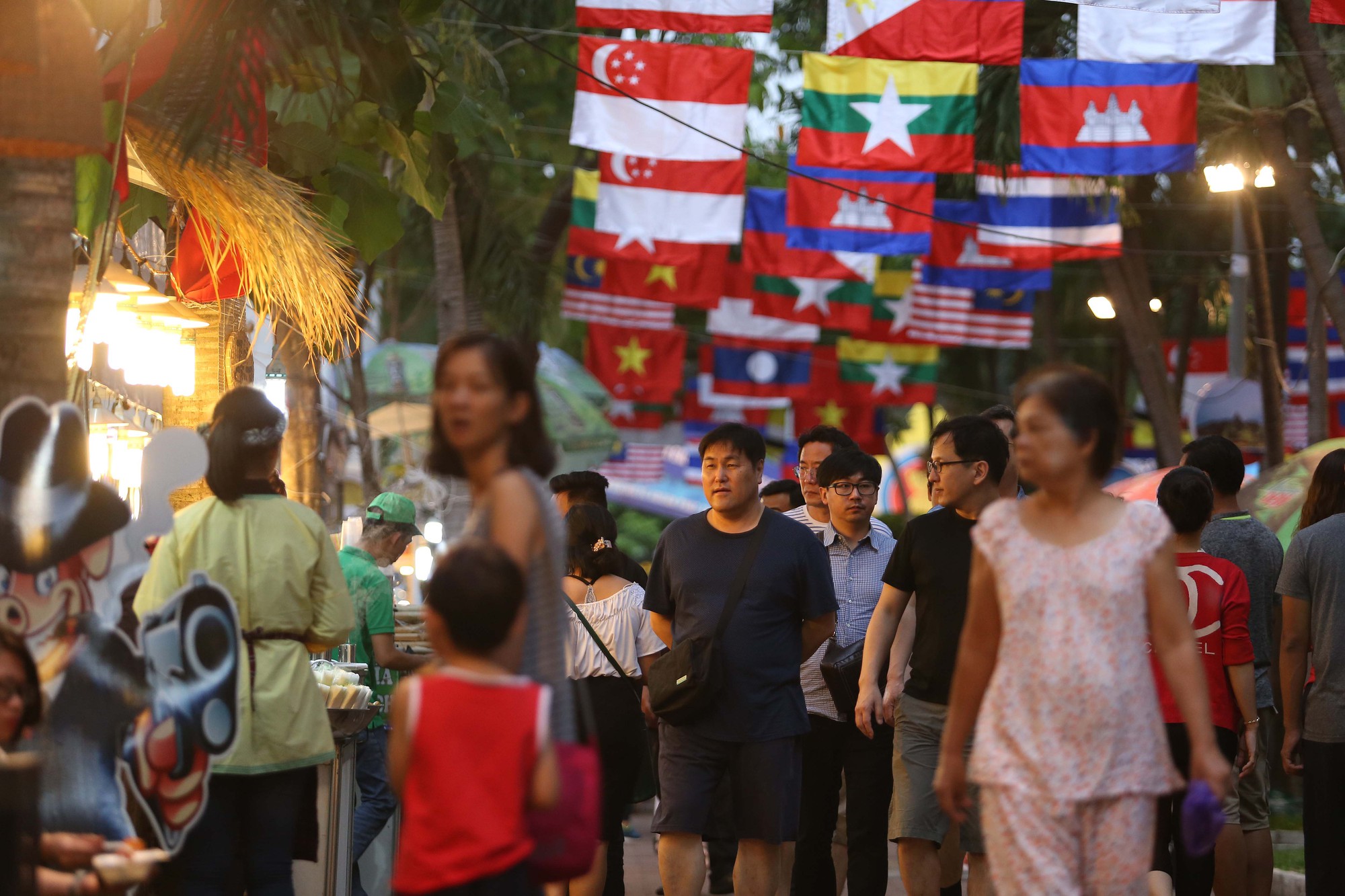 Khai mạc chương trình giao lưu văn hoá - thương mại các nước ASEAN 2018