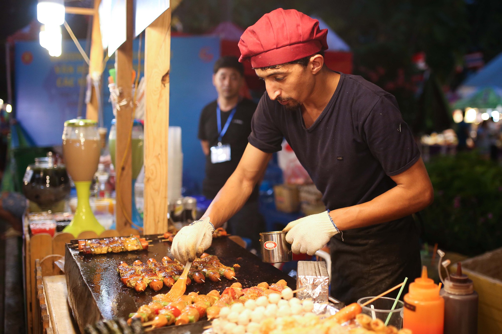 Khai mạc chương tr&igrave;nh giao lưu văn ho&aacute; - thương mại c&aacute;c nước ASEAN 2018 - Ảnh 8.