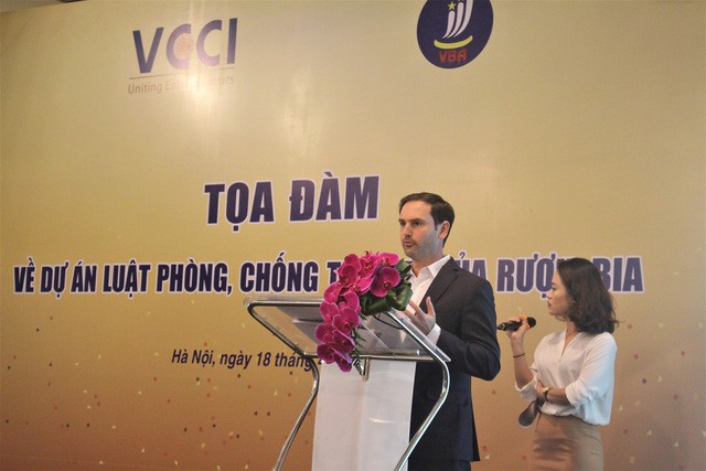 B&aacute;n bia, rượu theo giờ: Chỉ khiến d&acirc;n nhậu chui nhiều hơn - Ảnh 1.