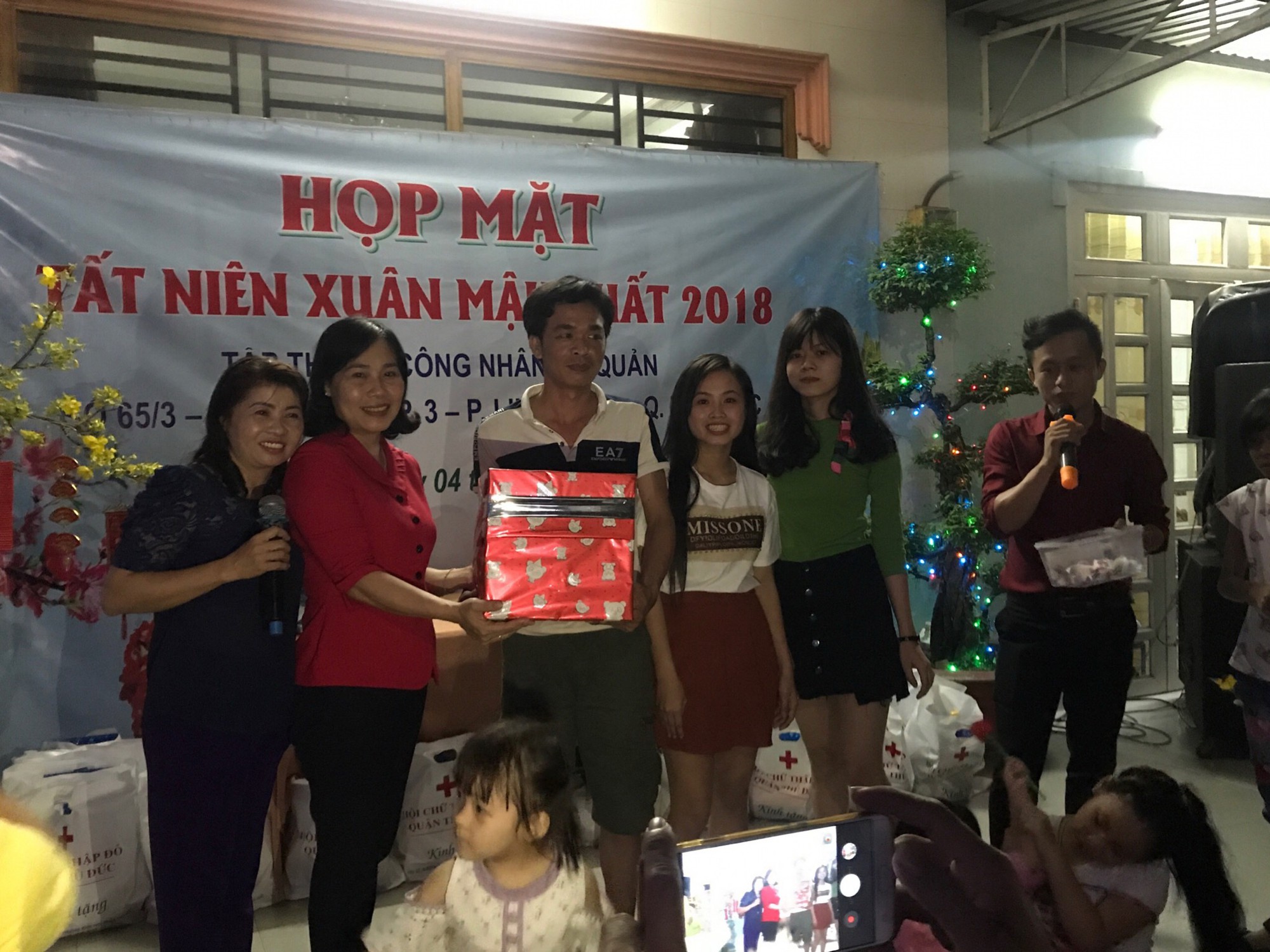 Chủ nh&agrave; trọ tổ chức cho c&ocirc;ng nh&acirc;n đi du lịch - Ảnh 1.