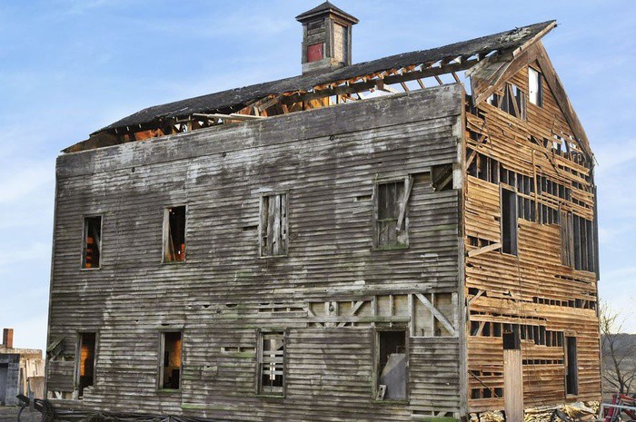 Choáng váng nhà cũ nát lột xác thành biệt thự lộng lẫy - Ảnh 1.