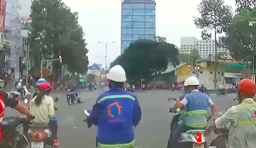 Clip hãi hùng tên cướp kéo cô gái giữa trung tâm Sài Gòn