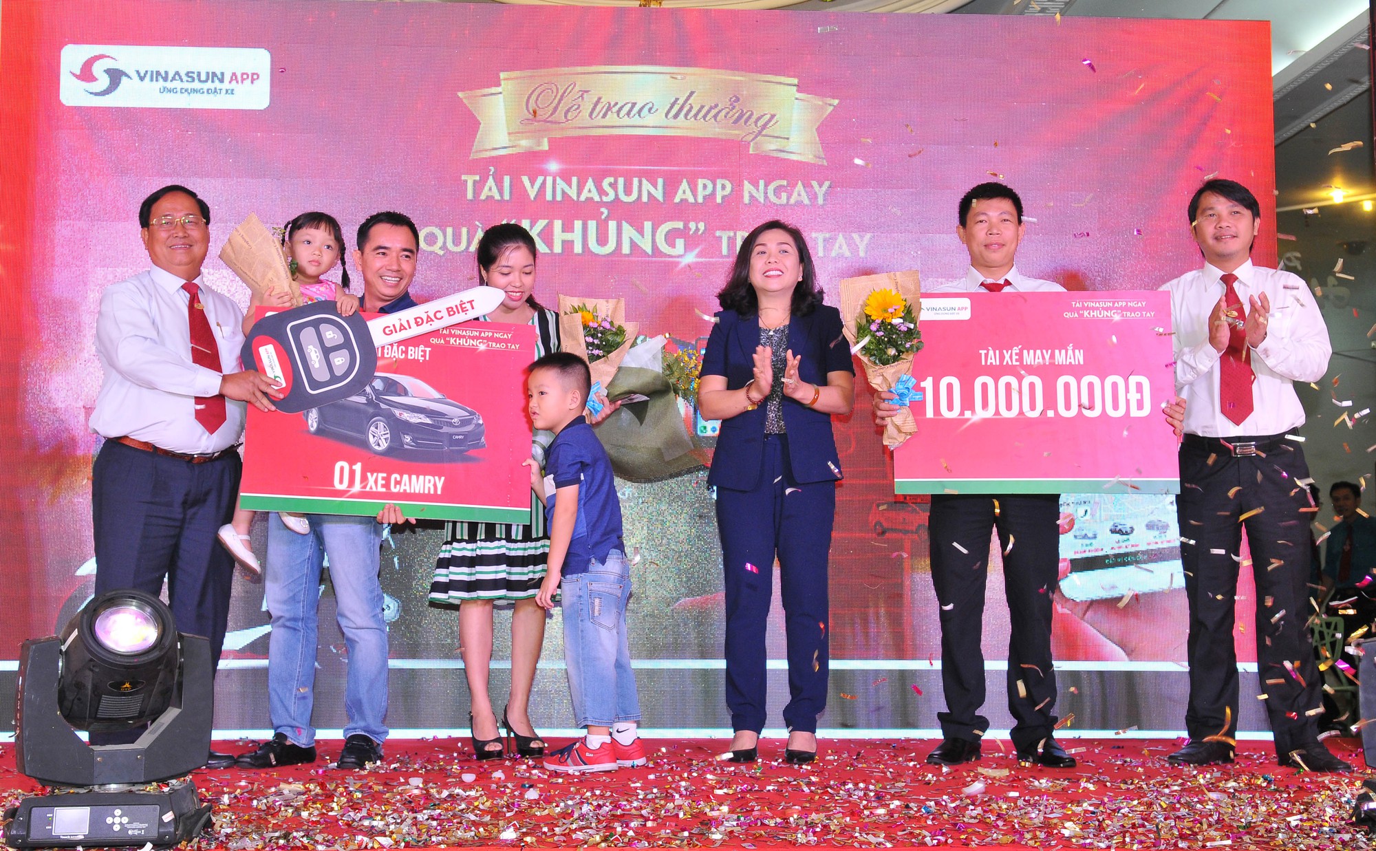 Vinasun Taxi trao thưởng &ocirc; t&ocirc; Camry cho khách hàng may mắn - Ảnh 1.