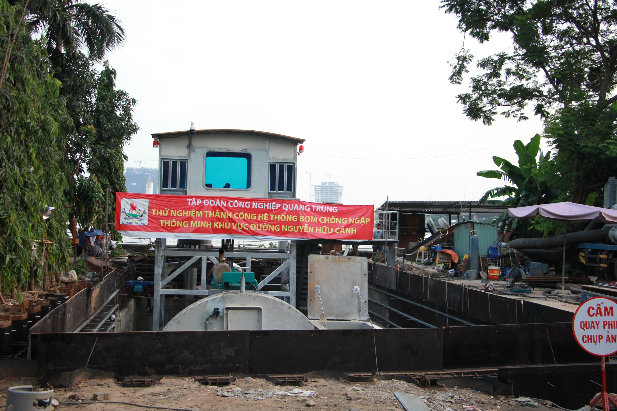 Chưa chốt giá thuê máy bơm chống ngập đường Nguyễn Hữu Cảnh