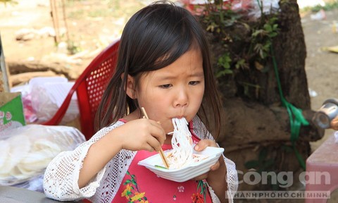 Vì sao người mẹ nhốt con trong ‘ngục tối’ suốt 10 năm?