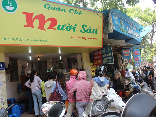 Nơi người Hà Nội kiên nhẫn xếp hàng dài chờ mua... chè - Ảnh 1.