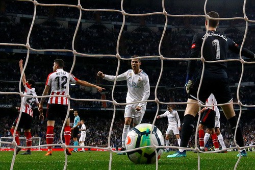 C&uacute; đ&aacute;nh g&oacute;t bạc tỉ, Ronaldo cứu gi&aacute; Real Madrid s&acirc;n nh&agrave; - Ảnh 6.