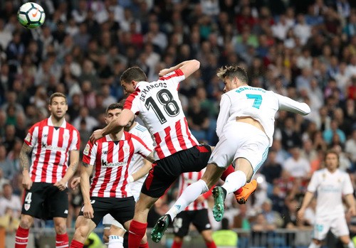 C&uacute; đ&aacute;nh g&oacute;t bạc tỉ, Ronaldo cứu gi&aacute; Real Madrid s&acirc;n nh&agrave; - Ảnh 2.