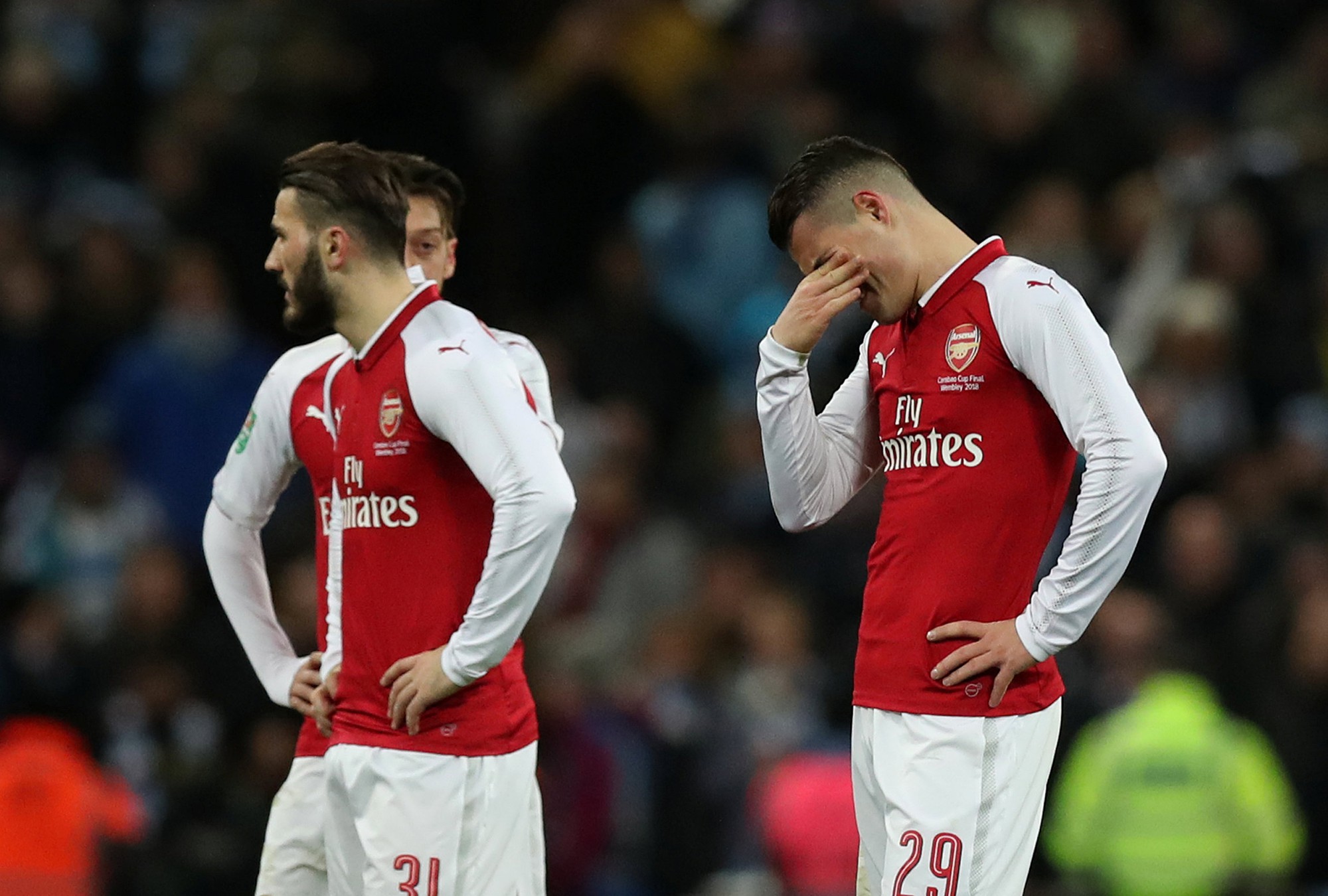 HLV Wenger hi vọng n&iacute;u k&eacute;o người h&acirc;m mộ ở Europa League - Ảnh 3.