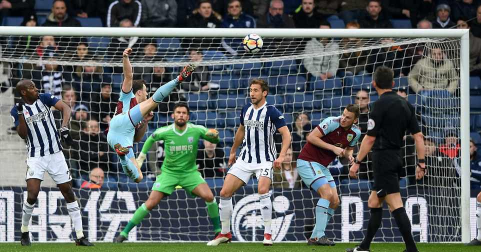 Tốp 5 bàn thắng đẹp nhất vòng 32 Premier League