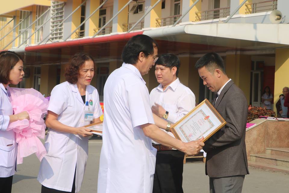 Thầy giáo “xuyên đêm” vượt 200 km hiến máu cực hiếm cứu người