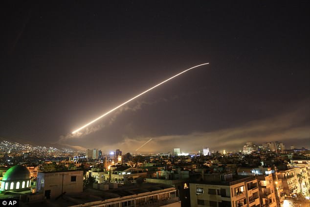 Vụ Mỹ và đồng minh không kích: Syria bắn 40 tên lửa nhưng không trúng quả nào?