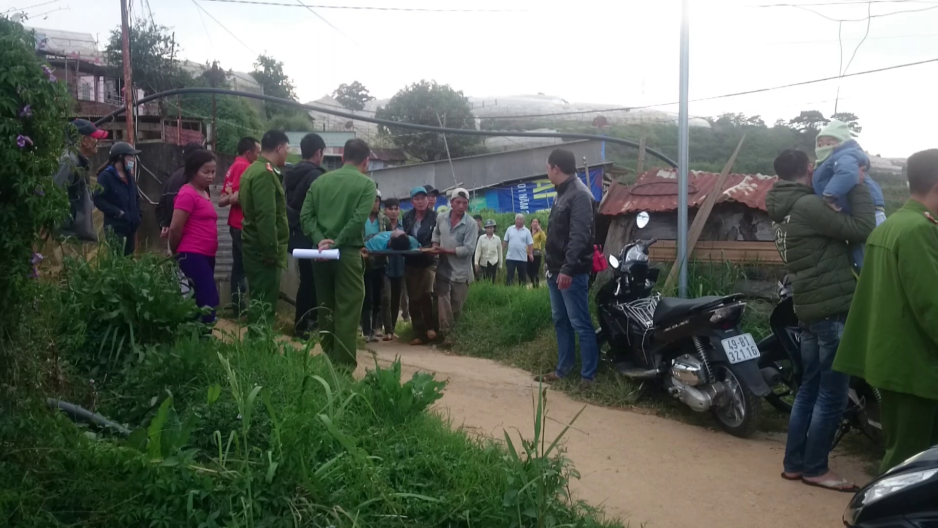 Chích cá bằng điện lưới, 2 người tử vong