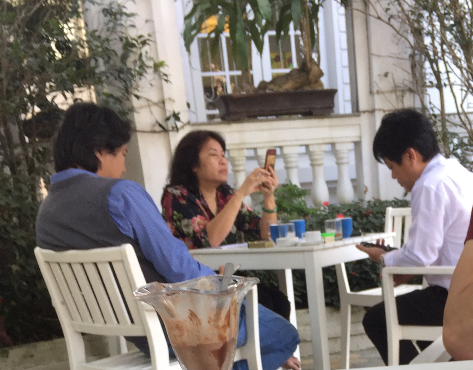Vụ cán bộ ngồi cà phê ký giấy tờ: Sở Y tế vào cuộc xác minh