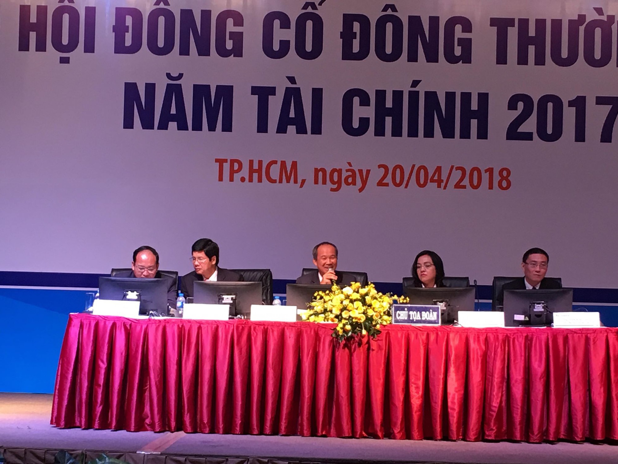 &Ocirc;ng Dương C&ocirc;ng Minh: &ldquo;5 năm kh&ocirc;ng t&aacute;i cơ cấu xong, t&ocirc;i sẽ rời Sacombank&rdquo; - Ảnh 2.
