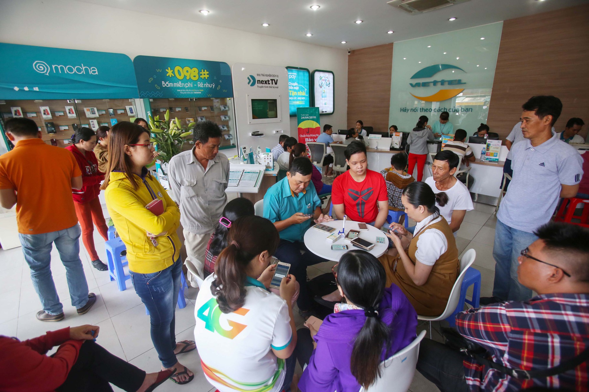 Đổ xô đăng ký bổ sung ảnh chân dung, thông tin cá nhân