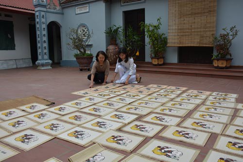 Nữ nghệ nhân đất Đông Hồ