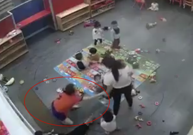 Người bố nói thông cảm với  cô giáo giật, đánh liên tiếp con mình ở lớp