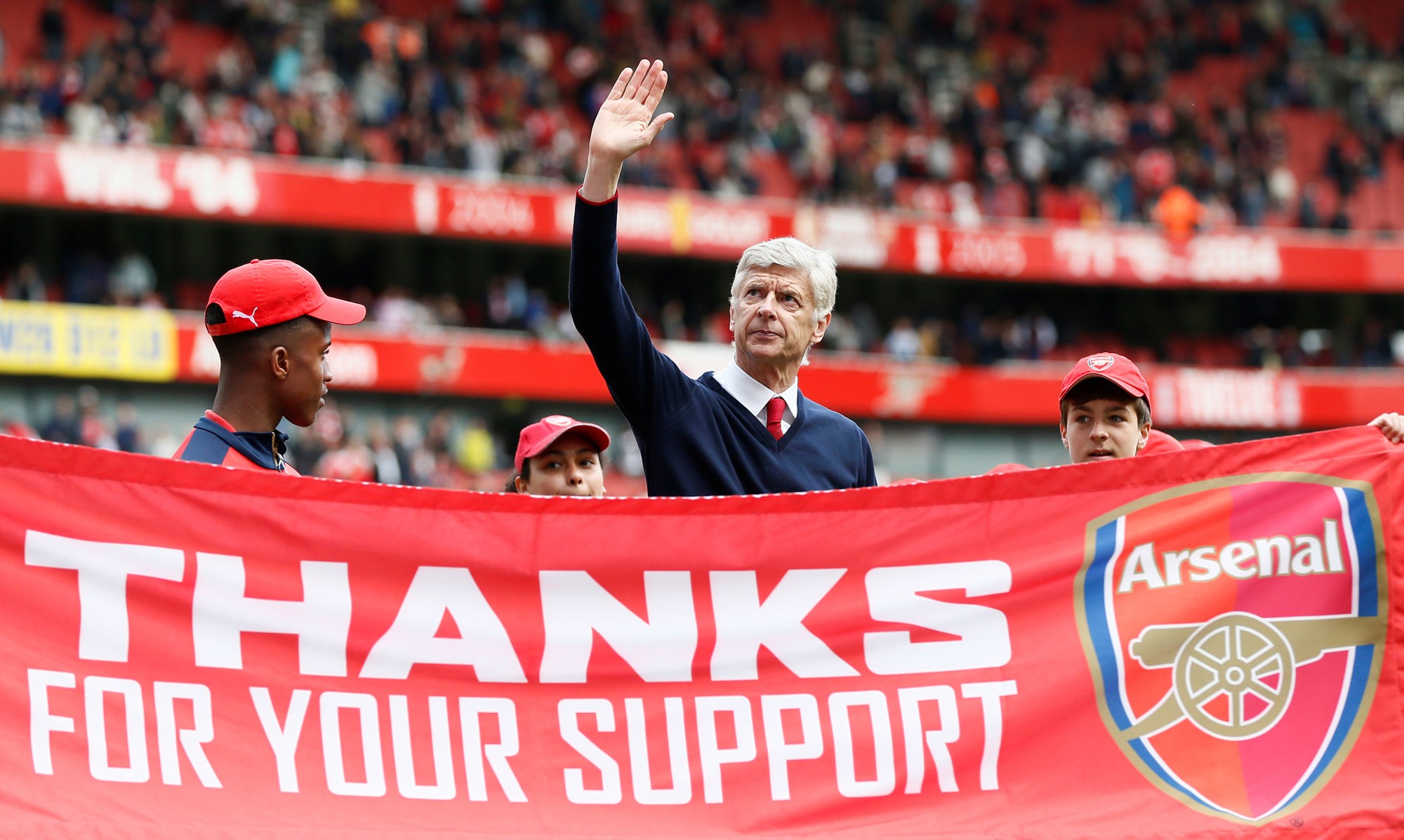 Arsene Wenger: Khó luận công - tội