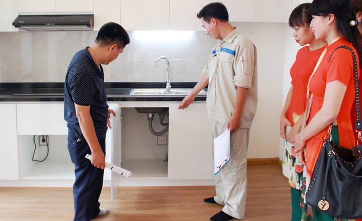 Nhận b&agrave;n giao nh&agrave;, người mua cần ch&uacute; &yacute; điều g&igrave;? - Ảnh 2.