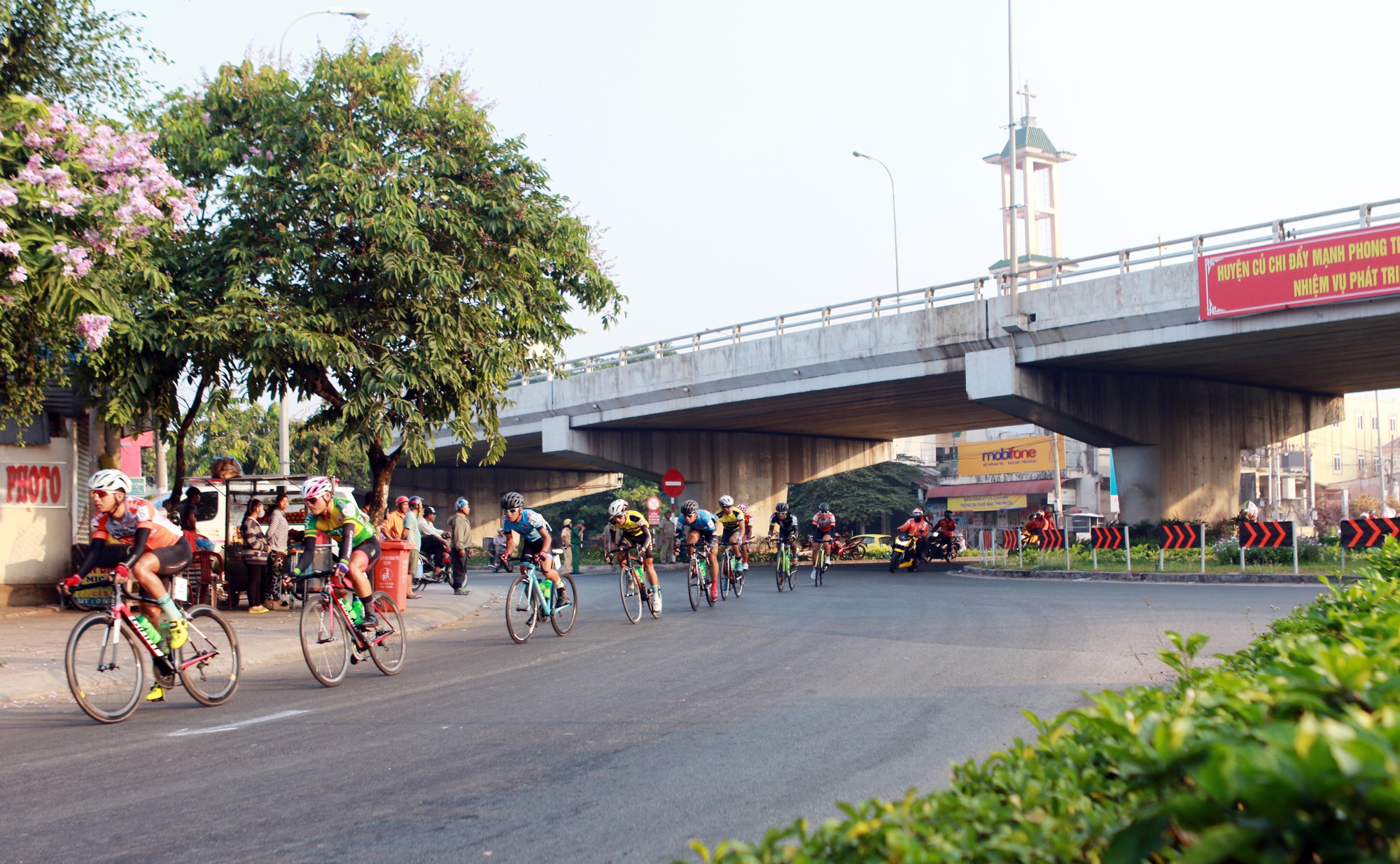 Tay đua L&ecirc; Nguyệt Minh thể hiện sức mạnh khi về đồng bằng - Ảnh 1.