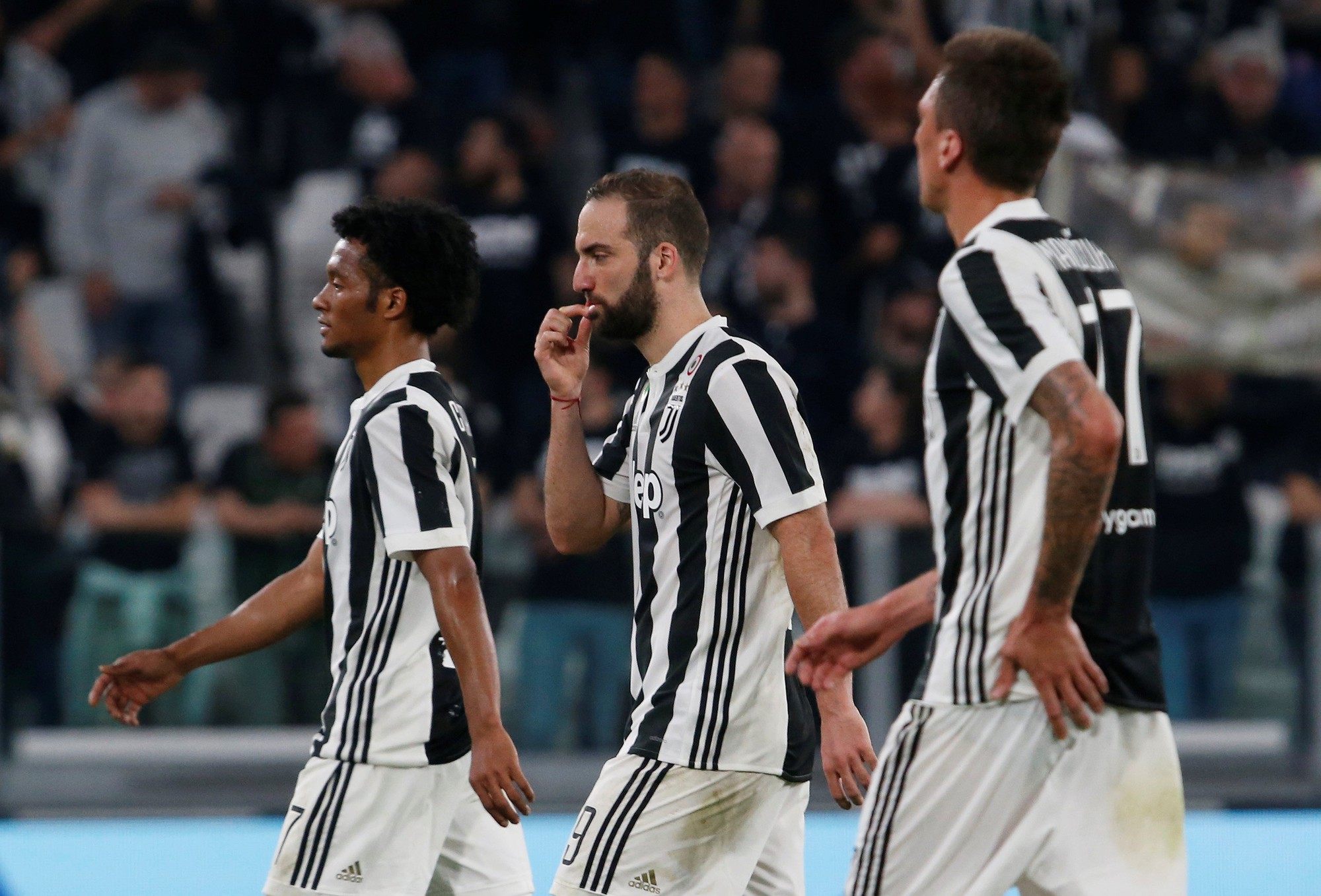 Cổ động viên Napoli bật khóc khi đội nhà hạ Juventus - Ảnh 12.