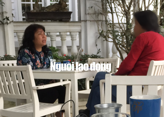 Chuyện lạ ở Huế: Cán bộ ngồi quán cà phê... ký giấy tờ