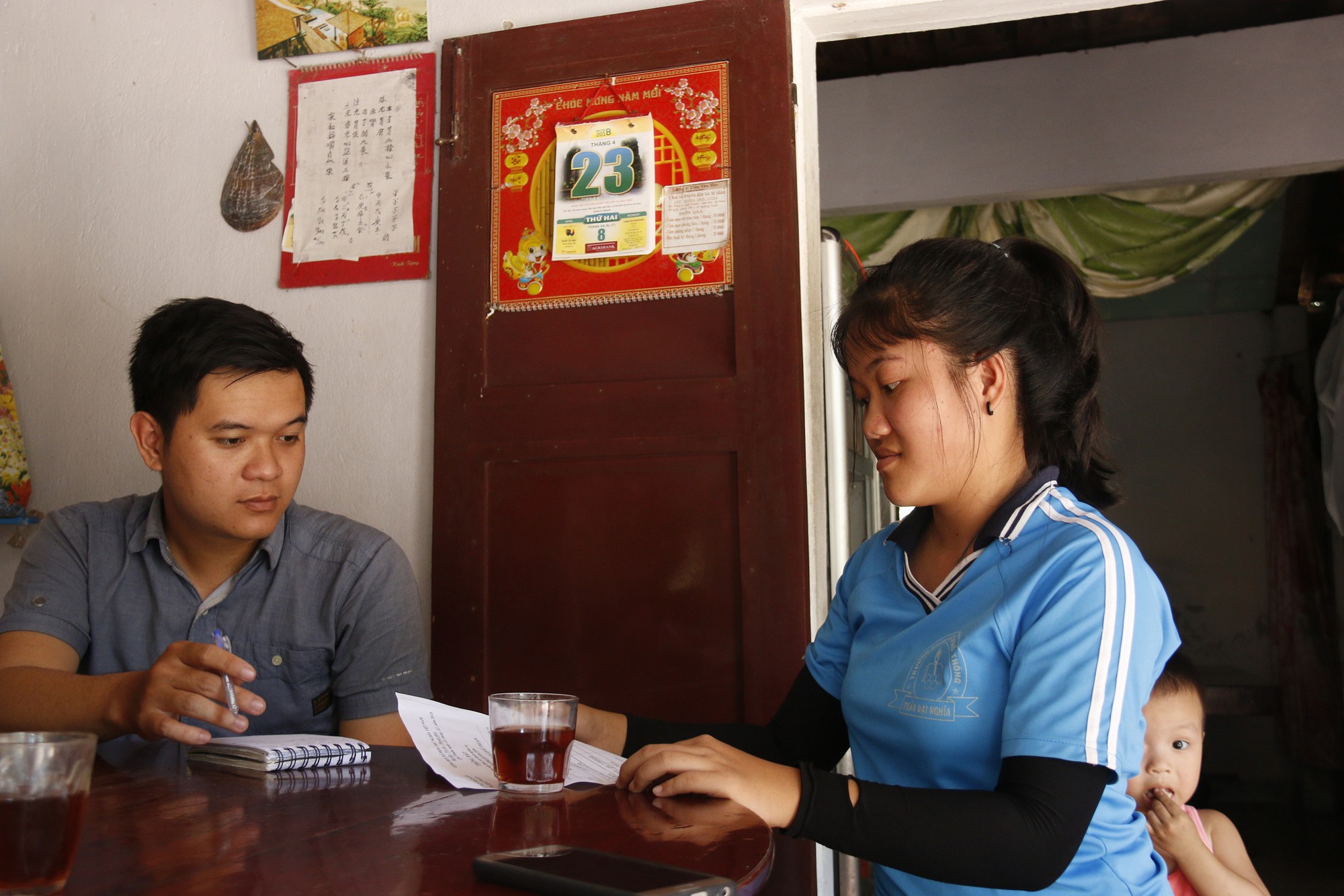 Sau cụ già, đến lượt 2 chị em mồ côi bị buộc đóng tiền tự nguyện