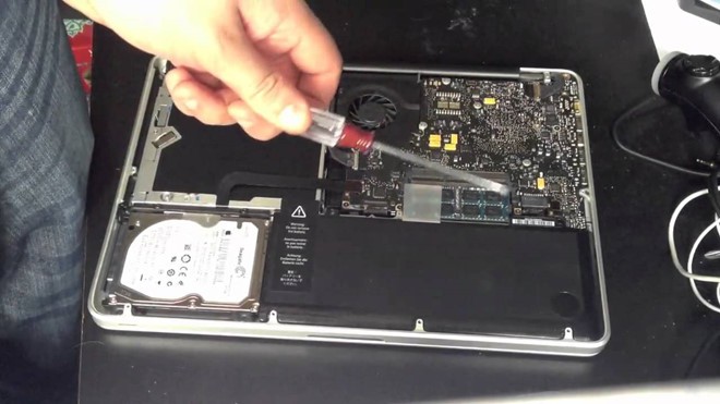 Apple thay pin miễn phí cho nhiều mẫu MacBook Pro 2017