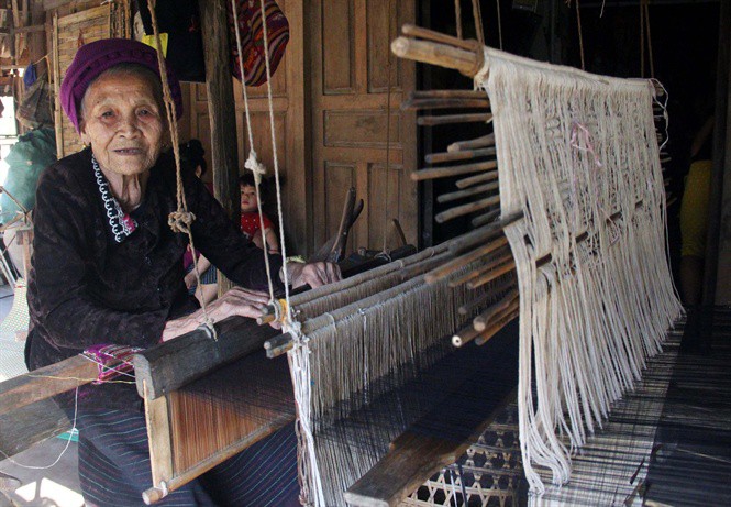 Suối N&agrave;ng Nhị v&agrave; thi&ecirc;n diễm t&igrave;nh đẫm lệ - Ảnh 2.
