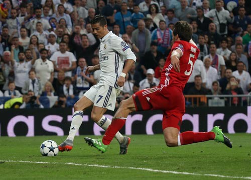 Ronaldo đe dọa "hùm xám"