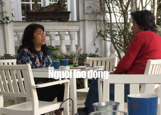 Vụ cán bộ ngồi cà phê ký giấy tờ: Sở Y tế vào cuộc xác minh - Ảnh 1.