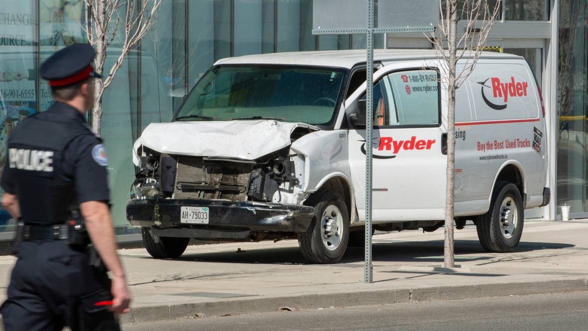 Canada: Xe tải lao v&agrave;o đ&aacute;m đ&ocirc;ng, 10 người thiệt mạng - Ảnh 2.