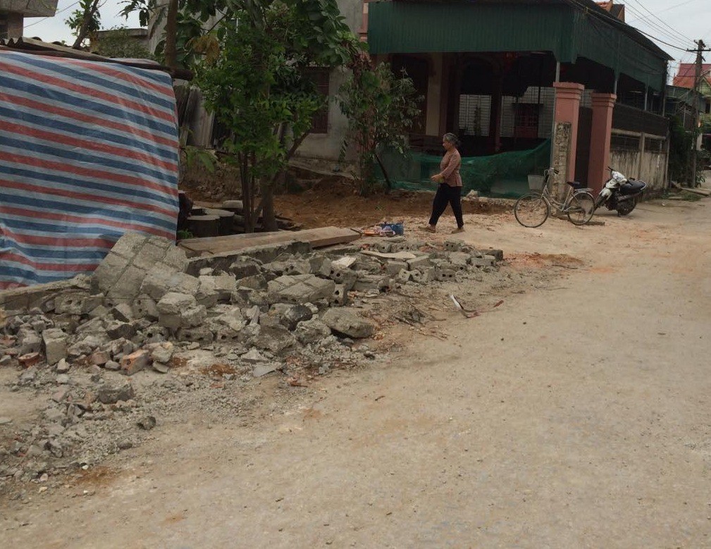 Mất giấc ngủ trưa, thanh niên cầm xà beng đuổi mẹ, đánh tử vong bé trai 4 tuổi