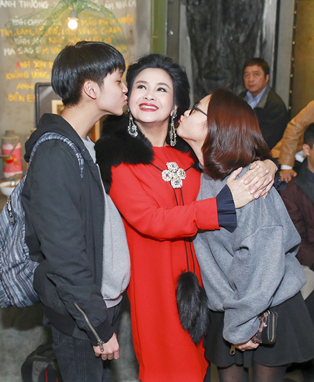 Diva Thanh Lam dạy con từ sai lầm bản thân - Ảnh 1.