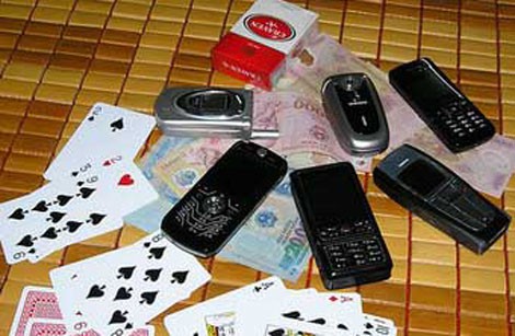 Phó công an xã bắt sòng bạc rồi nhận tiền con bạc
