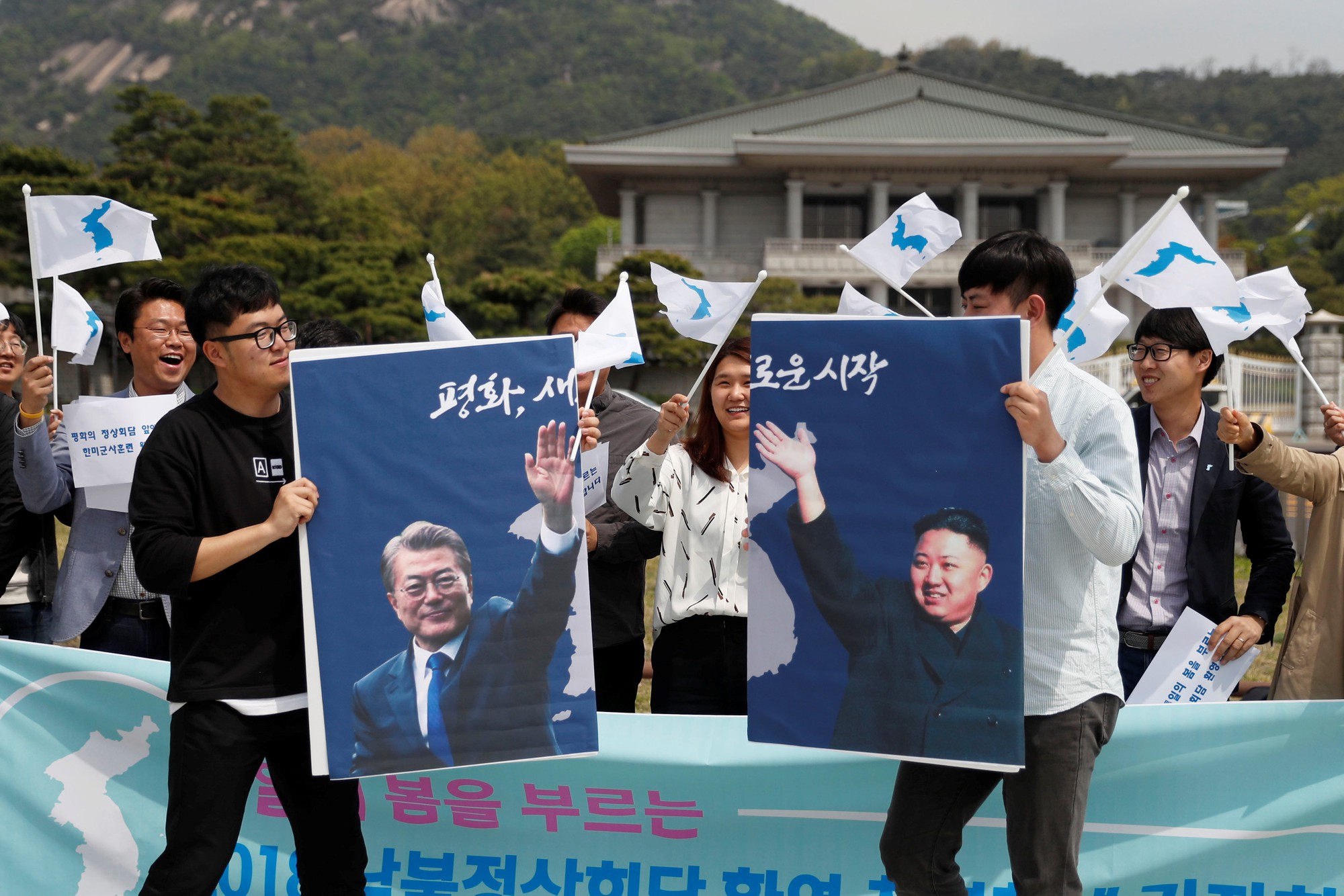 Ông Kim Jong-un sẽ đi bộ qua biên giới liên Triều