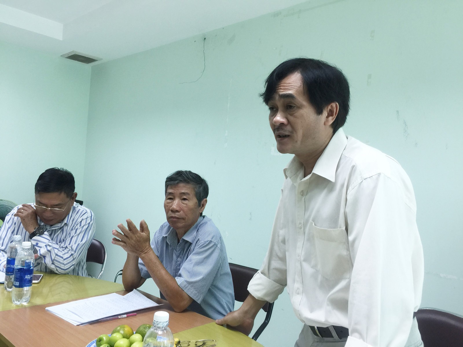 Nhà thơ Phan Hoàng từ chức sau sóng gió "Ngộ độc thơ"