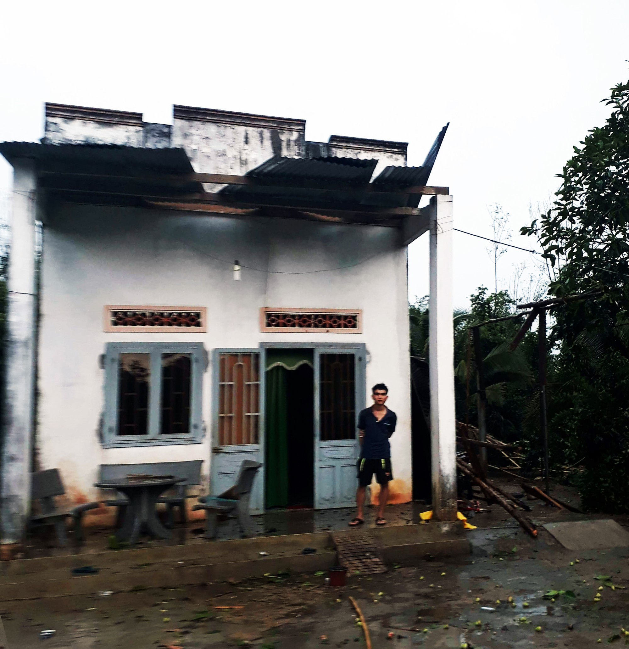 Tiếc đứt ruột nh&igrave;n cảnh thủ phủ sầu ri&ecirc;ng L&acirc;m Đồng tan hoang v&igrave; lốc xo&aacute;y - Ảnh 1.
