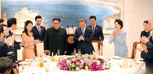 Thượng đỉnh liên Triều: Quan hệ đặc biệt của hai ông Moon - Kim