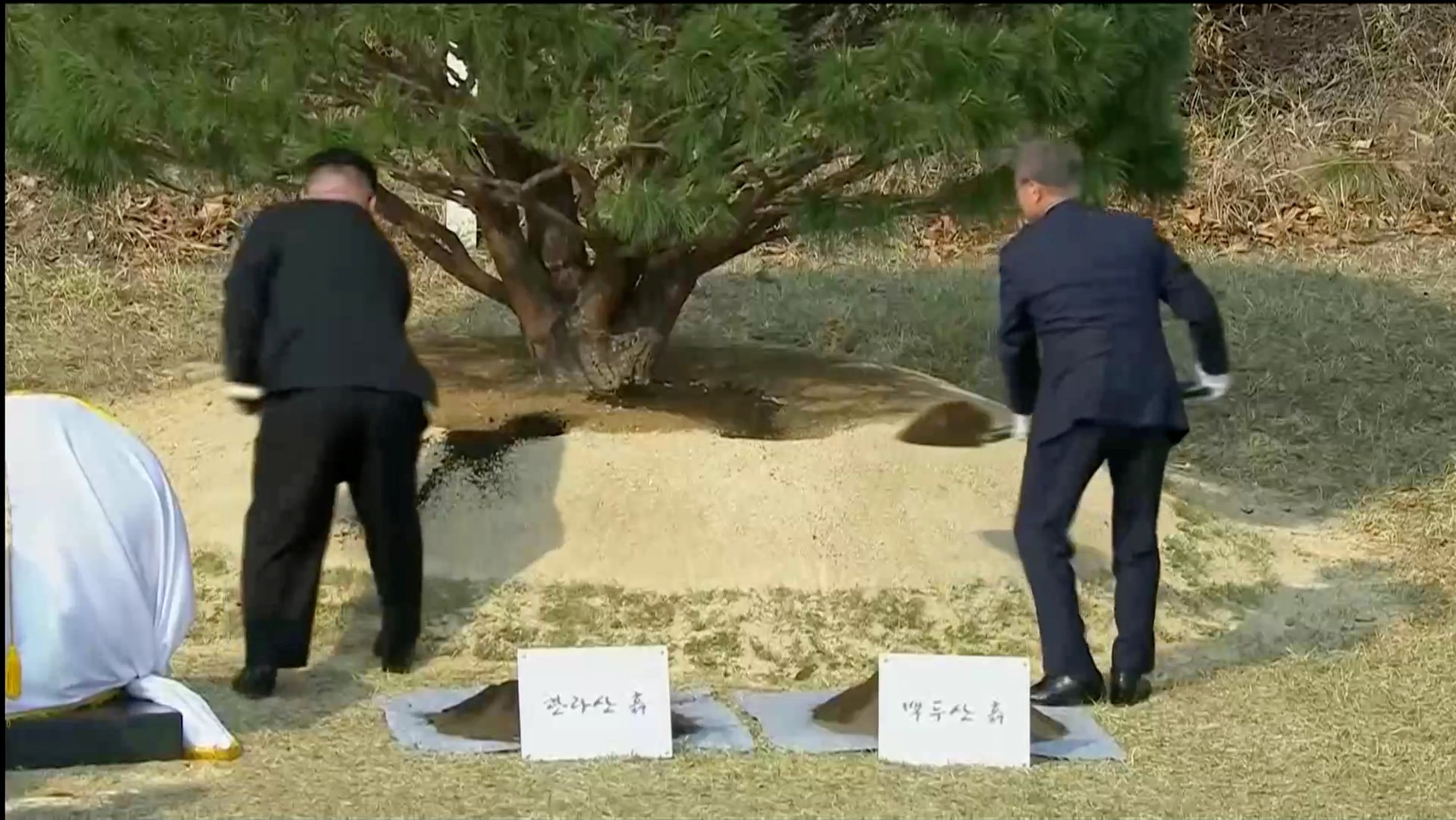 2018-04-27t073707z_149703332_rc191a644c30_rtrmadp_3_northkorea-southkorea-summit