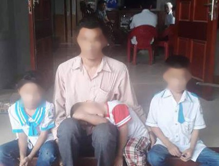Vợ bỏ theo "Hội Thánh Đức Chúa Trời Mẹ", chồng và 3 con nhỏ sống nheo nhóc ở nhà