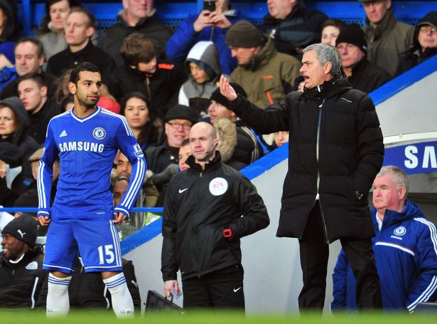 Bị tố không biết "xài" Salah, Mourinho phản pháo