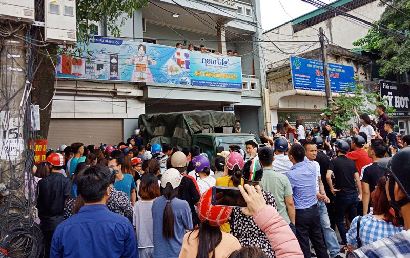 Ập v&agrave;o tụ điểm &ldquo;Hội th&aacute;nh Đức Ch&uacute;a Trời Mẹ&rdquo;, thu nhiều h&oacute;a chất lạ - Ảnh 1.