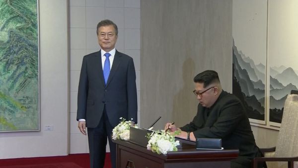 Hành trang lạ của ông Kim Jong-un mang tới Thượng đỉnh Hàn-Triều