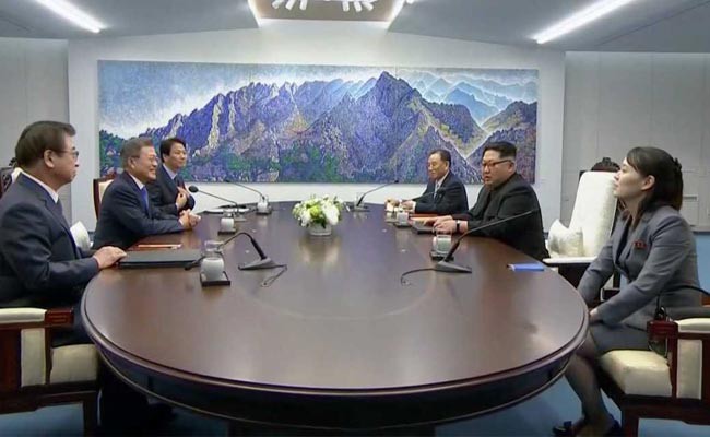 Đội an ninh Triều Tiên rốt ráo dò mìn, tẩy trùng tại Nhà Hòa bình
