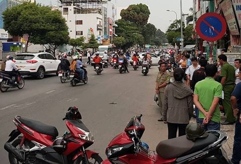 Đâm chết người rồi thản nhiên bỏ đi - Ảnh 1.