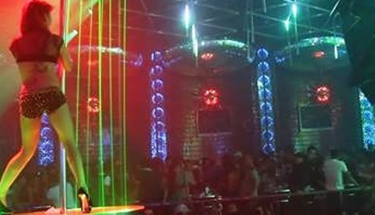 Thế giới “chân dài” dưới trướng dân “chăn dắt” ở Đà Nẵng